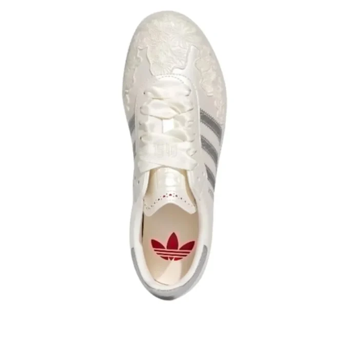 Adidas Samba OG “Branco Giz Prateado Metálico”